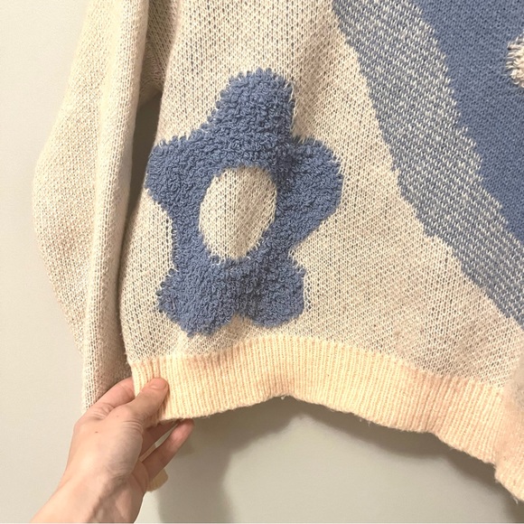 🍭 3/$15 blue & pink soft teddy retro boho flower sweater - Picture 9 of 11